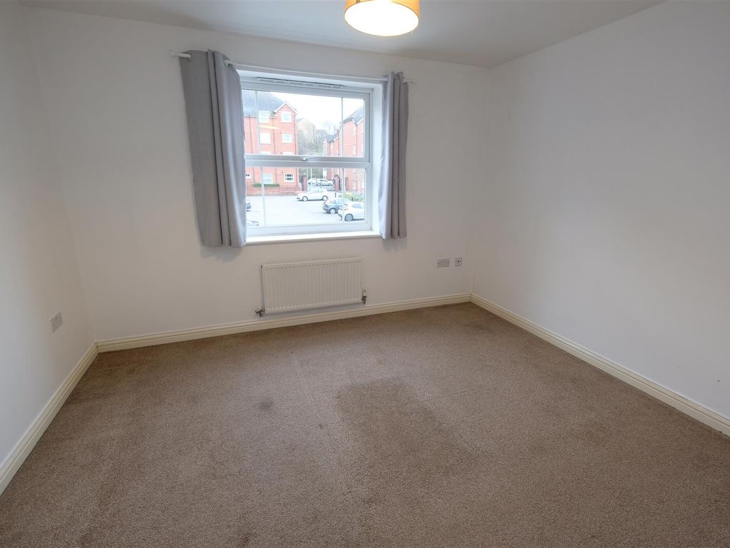 2 bed flat for sale in Trefoil Gardens, Amblecote DY8, £149,950