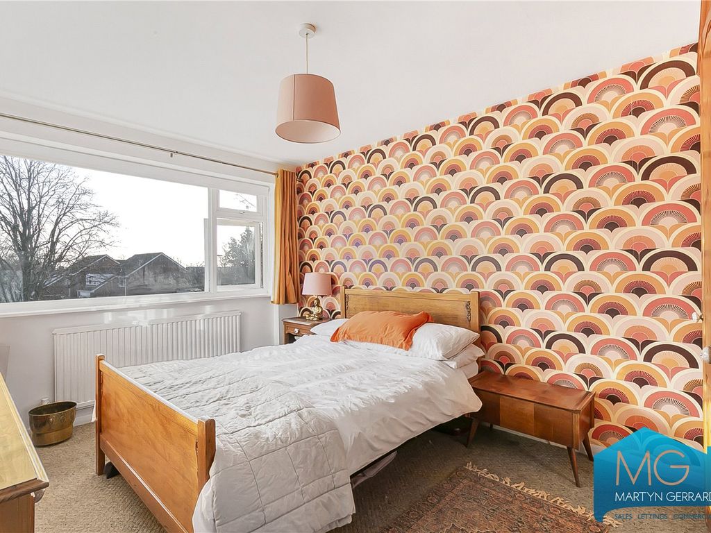 3 bed end terrace house for sale in Bearwood Close, Potters Bar, Hertfordshire EN6, £500,000