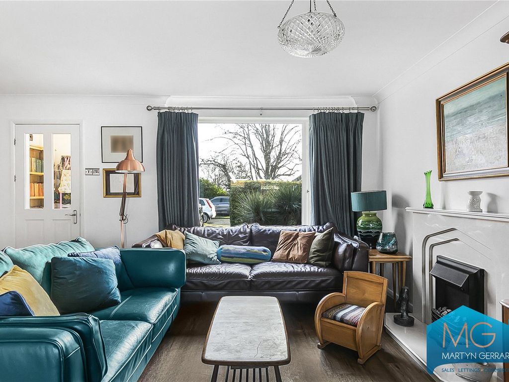 3 bed end terrace house for sale in Bearwood Close, Potters Bar, Hertfordshire EN6, £500,000