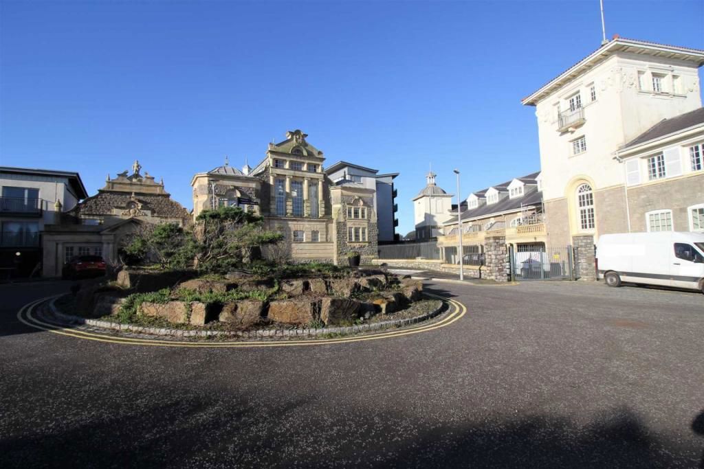 1 bed flat for sale in Knightstone Causeway, Weston-Super-Mare BS23, £100,000