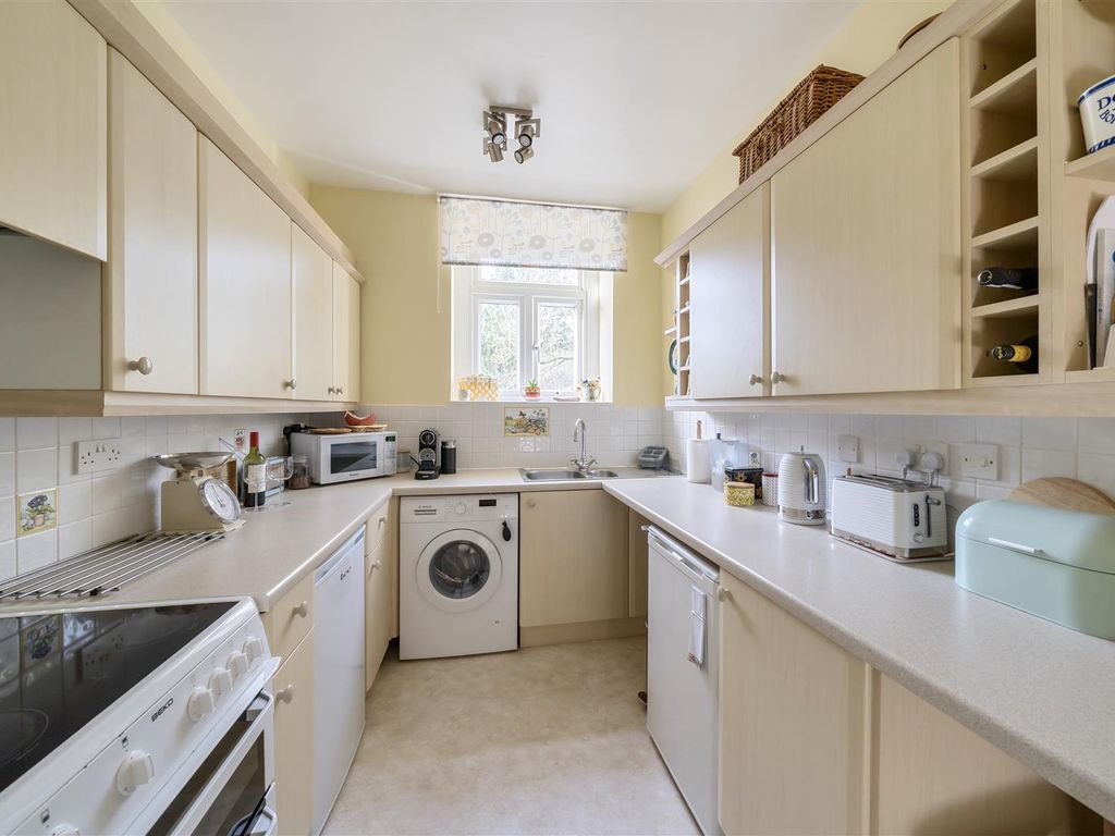 2 bed flat for sale in Beaminster DT8, £210,000