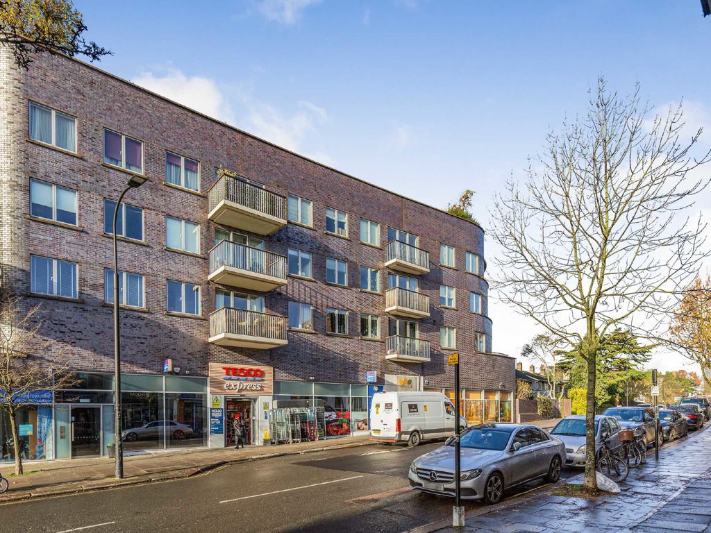 2 bed flat for sale in Fortune Green Road, London NW6, £679,500