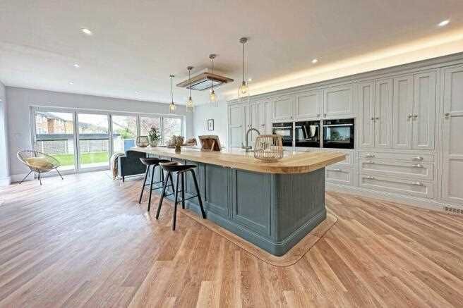 5 bed detached house for sale in Station Road, Station Road, Solihull B93, £1,650,000
