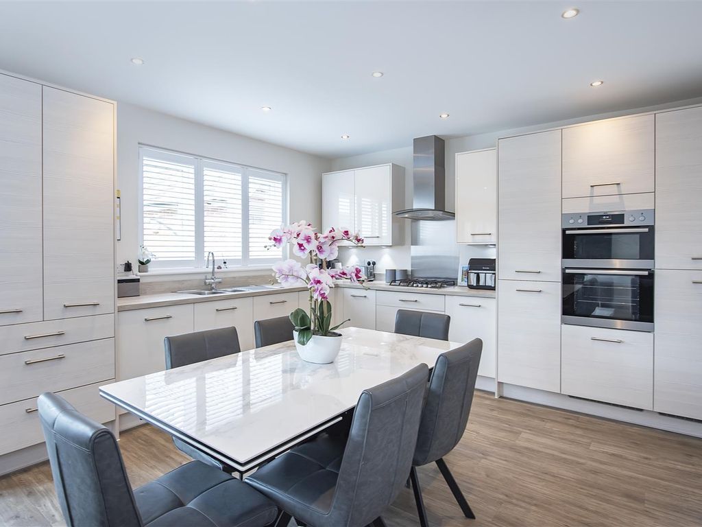 4 bed detached house for sale in Mallard Crescent, Caddington, Luton LU1, £575,000