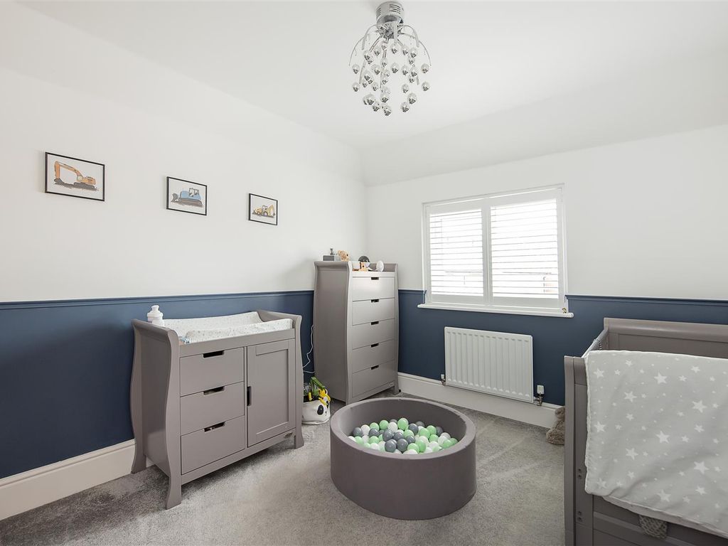 4 bed detached house for sale in Mallard Crescent, Caddington, Luton LU1, £575,000