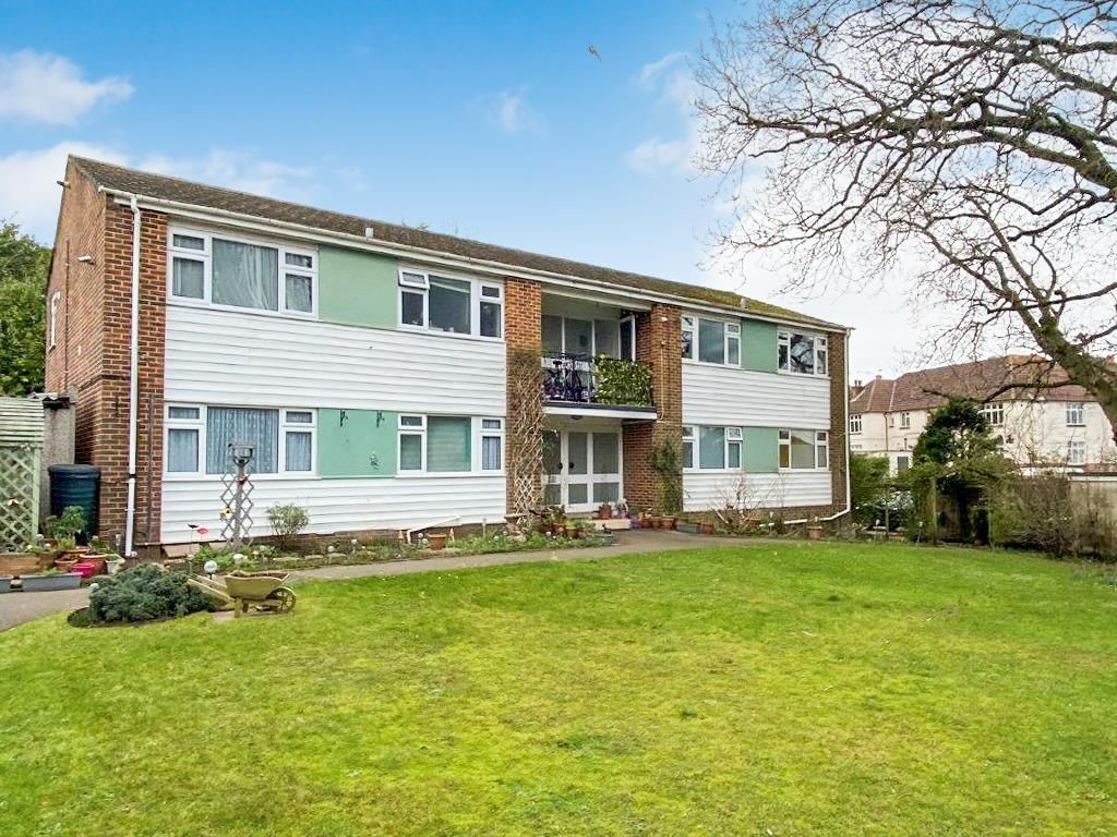 2 bed flat for sale in Southill Road, Parkstone, Poole BH12, £230,000