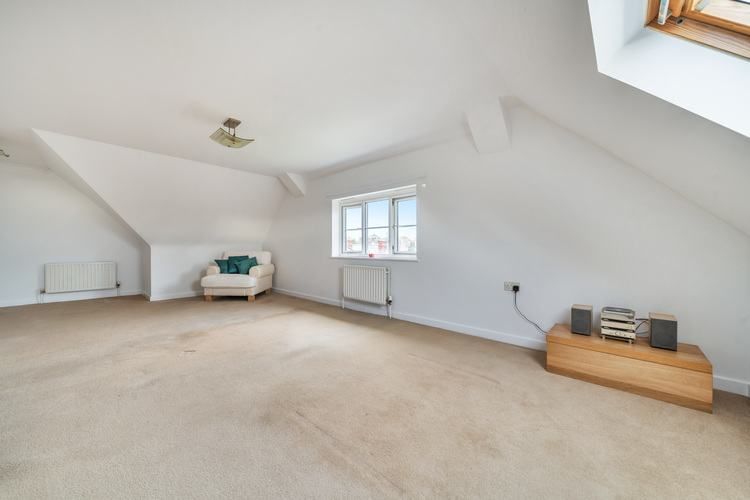 2 bed flat for sale in Hunters Court, Winnersh, Wokingham RG41, £126,000