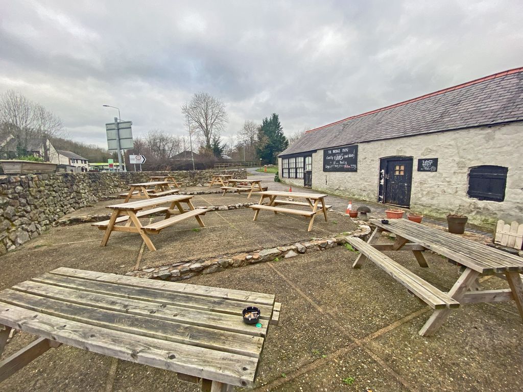 Pub/bar for sale in Wrexham Road, Pontblyddyn, Mold CH7, £10,000