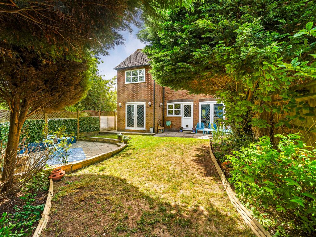 4 bed semi-detached house for sale in Sorrel Close, Burghfield Common, Berks RG7, £550,000