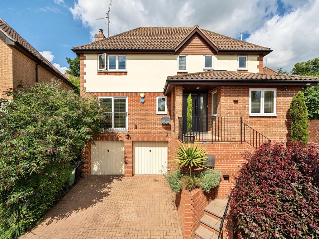 4 bed detached house for sale in Hornbeam Pightle, Burghfield Common, Reading, Berkshire RG7, £685,000