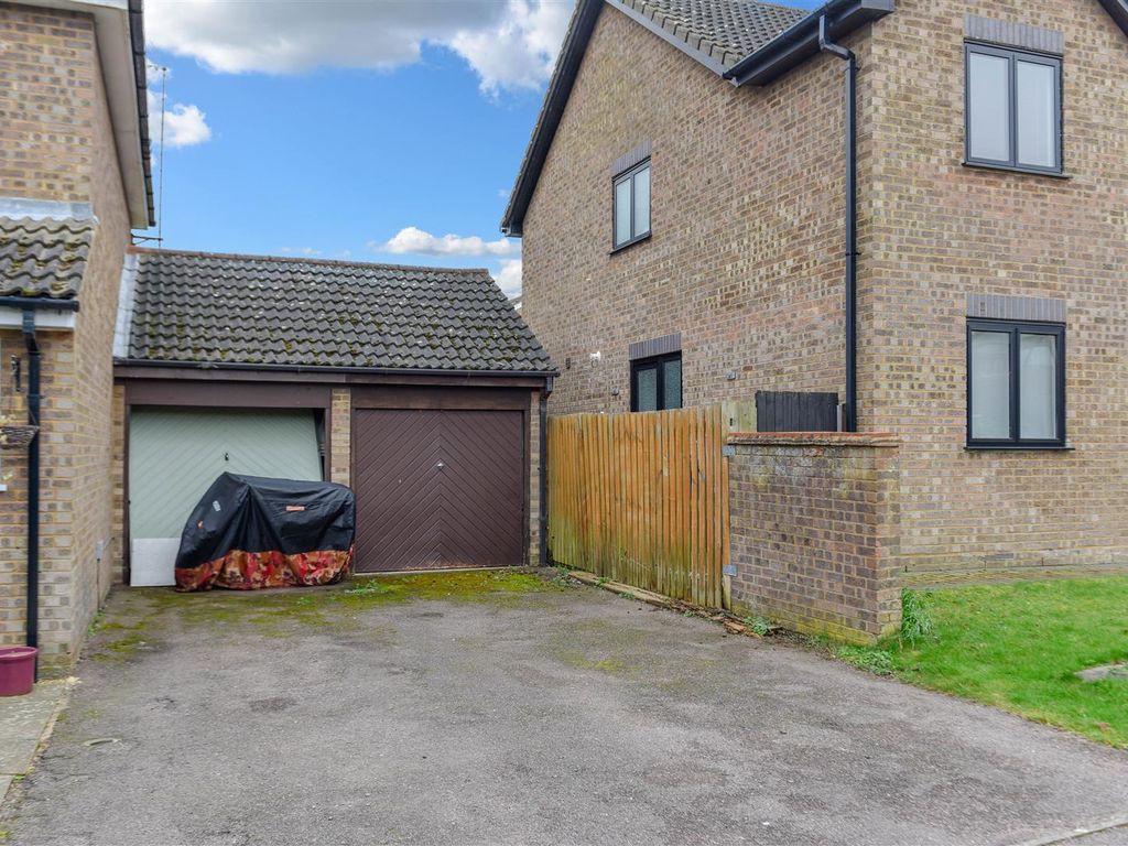 3 bed semi-detached house for sale in Talbots Hyde, Olney MK46, £250,000
