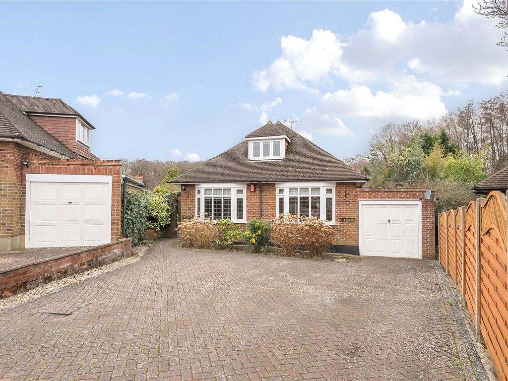 3 bed bungalow for sale in Abbots Close, Orpington BR5, £865,000