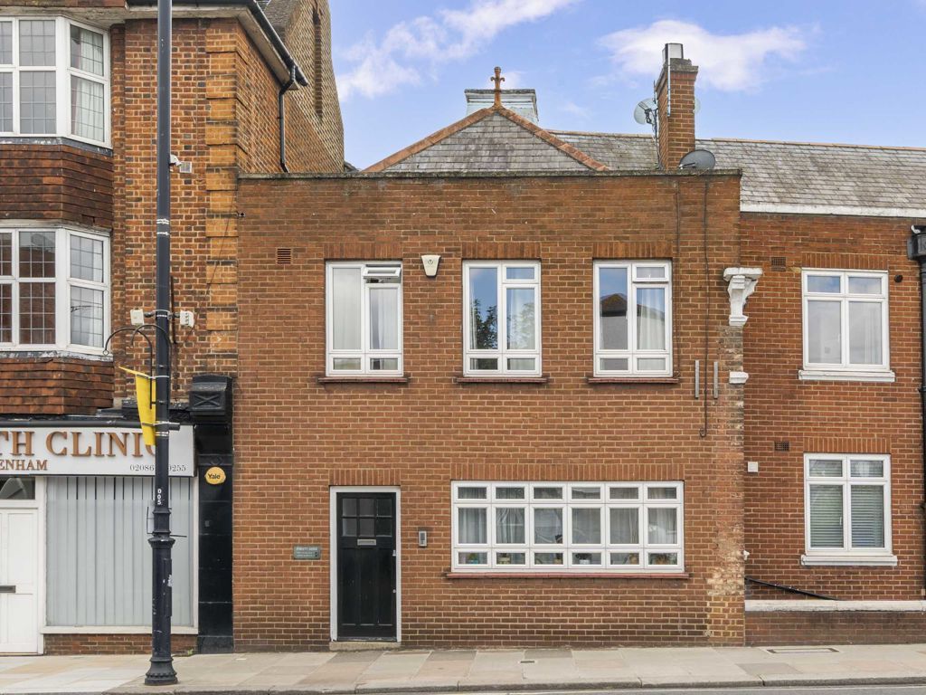 1 bed flat for sale in Cross Deep, Twickenham TW1, £385,000