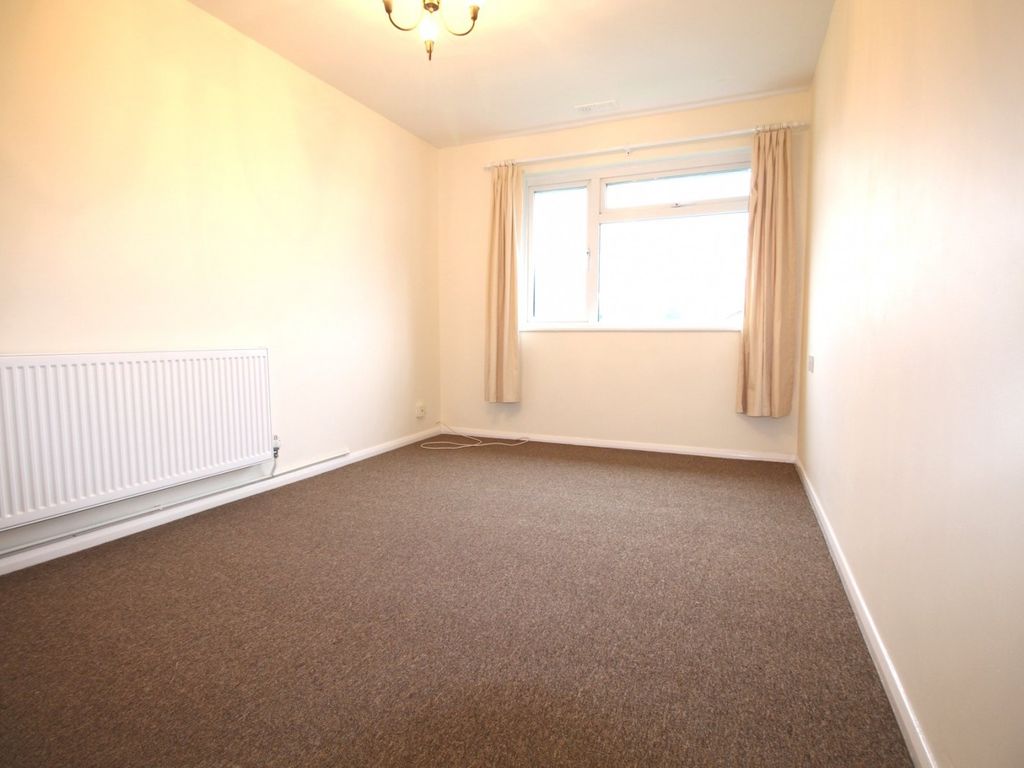 2 bed flat to rent in Pages Orchard, Sonning Common, Oxfordshire RG4, £1,200 pcm