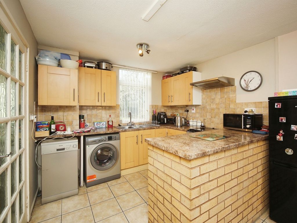 3 bed terraced house for sale in Ashorne Close, Redditch B98, £180,000