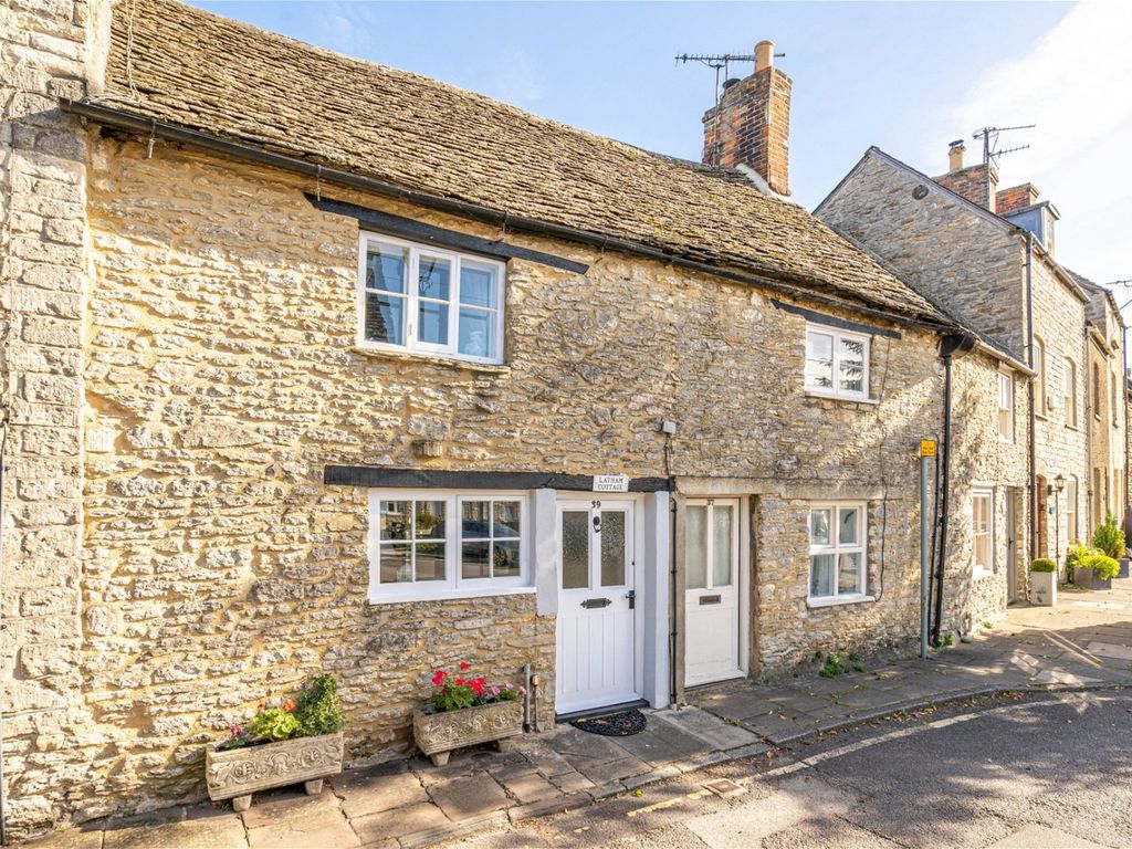 2 bed cottage for sale in Horsefair, Malmesbury SN16, £325,000