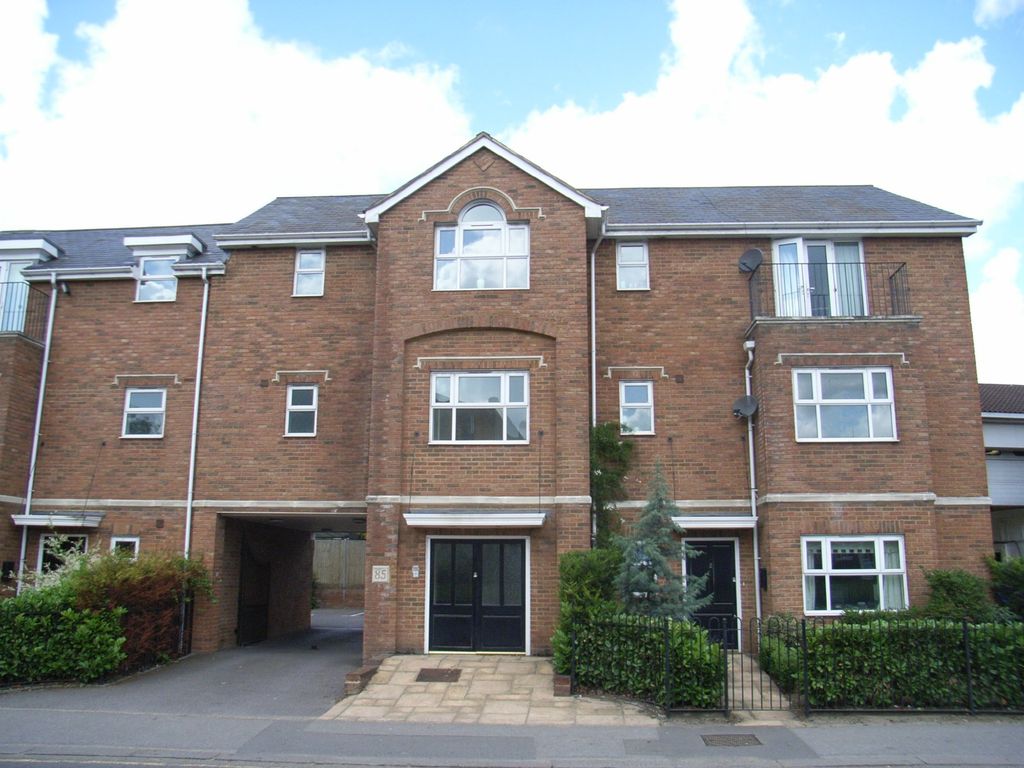 1 bed flat to rent in Kingston Road, Leatherhead KT22, £1,050 pcm