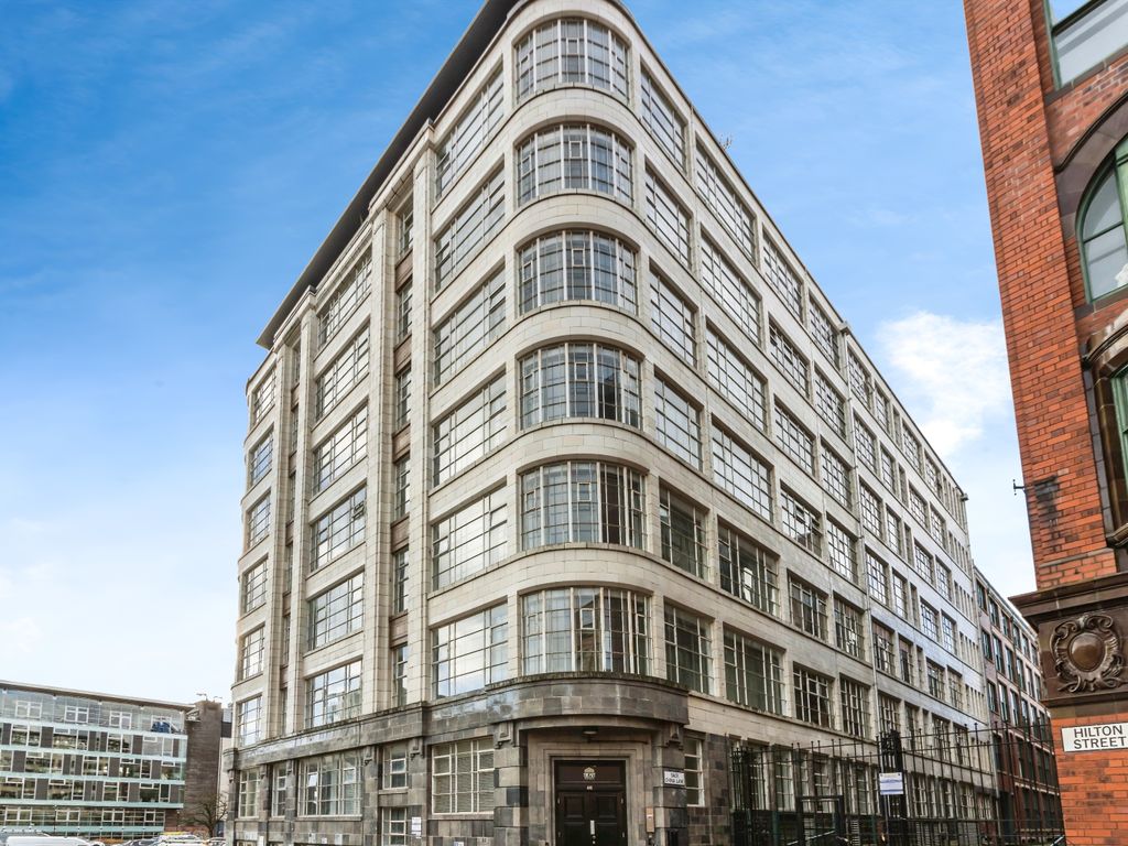 2 bed flat for sale in Hilton Street, Manchester M1, £300,000