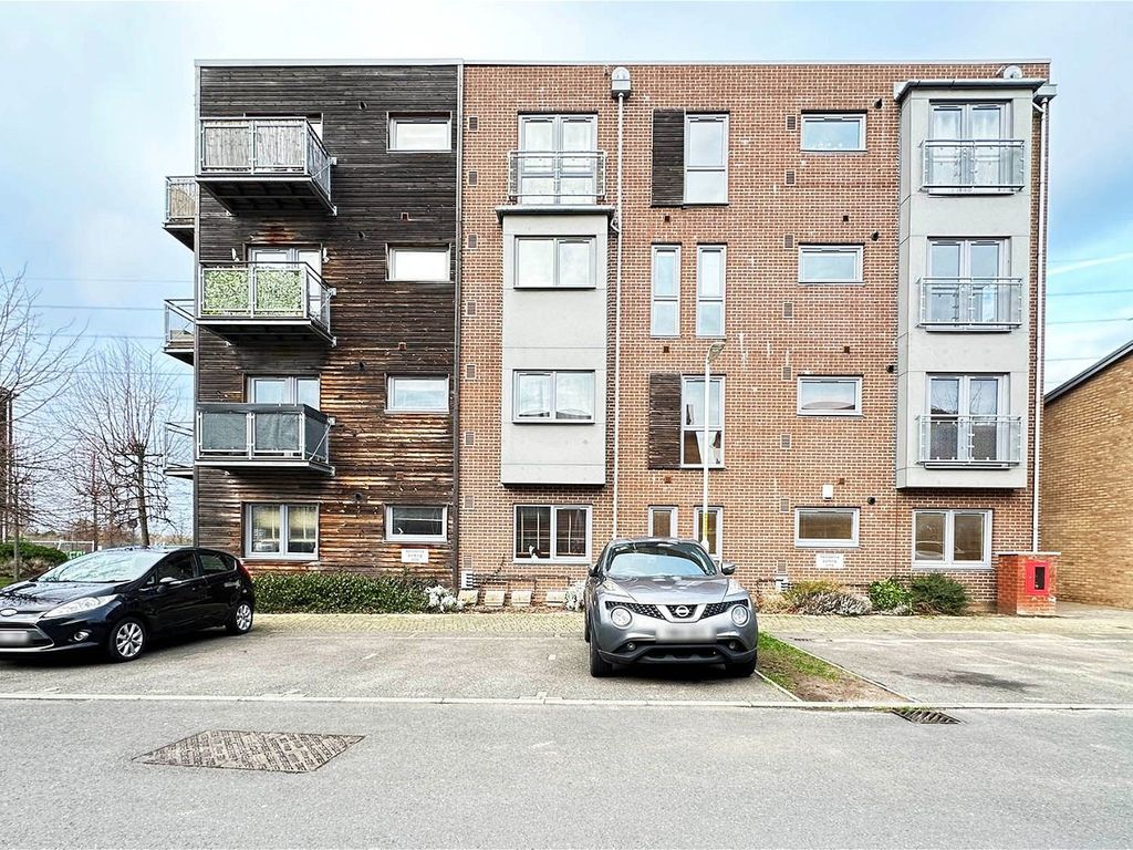 2 bed flat for sale in Sympathy Vale, Dartford DA1, £255,000