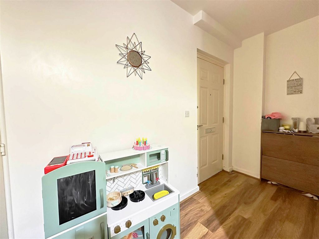 2 bed flat for sale in Sympathy Vale, Dartford DA1, £255,000