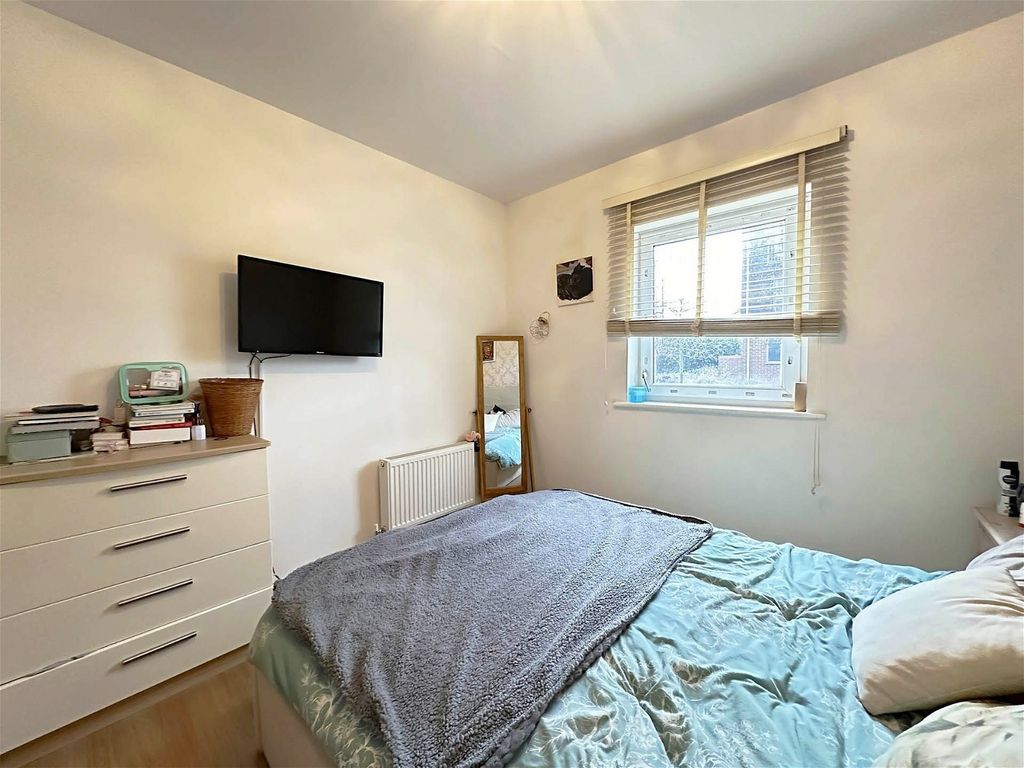 2 bed flat for sale in Sympathy Vale, Dartford DA1, £255,000