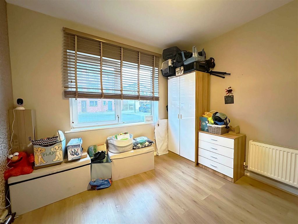 2 bed flat for sale in Sympathy Vale, Dartford DA1, £255,000