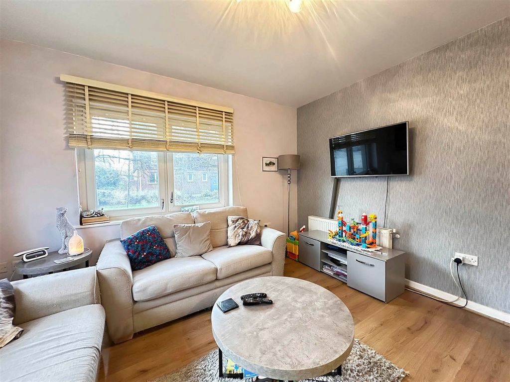 2 bed flat for sale in Sympathy Vale, Dartford DA1, £255,000