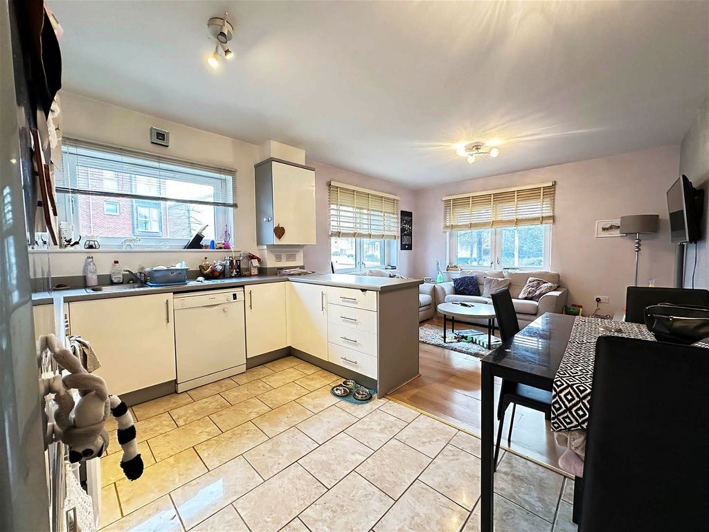 2 bed flat for sale in Sympathy Vale, Dartford DA1, £255,000