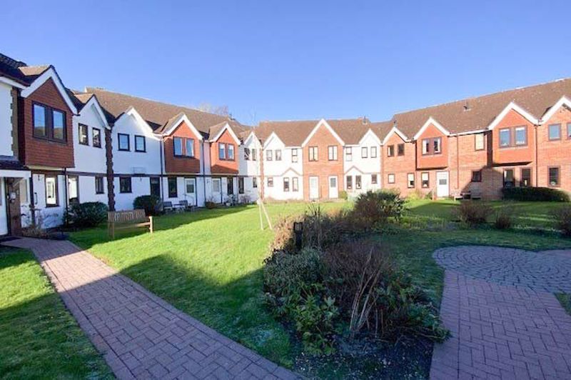 2 bed flat for sale in Giles Gate, Prestwood, Great Missenden HP16, £299,000