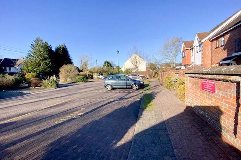 2 bed flat for sale in Giles Gate, Prestwood, Great Missenden HP16, £299,000