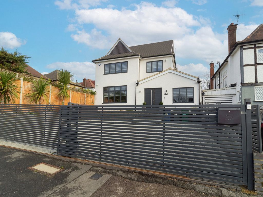 4 bed detached house to rent in Broadfields Avenue, Edgware HA8, £5,500 pcm