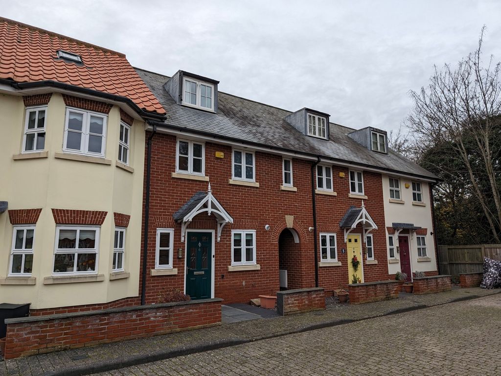 2 bed terraced house to rent in Waterloo Mews, Leiston IP16, £875 pcm