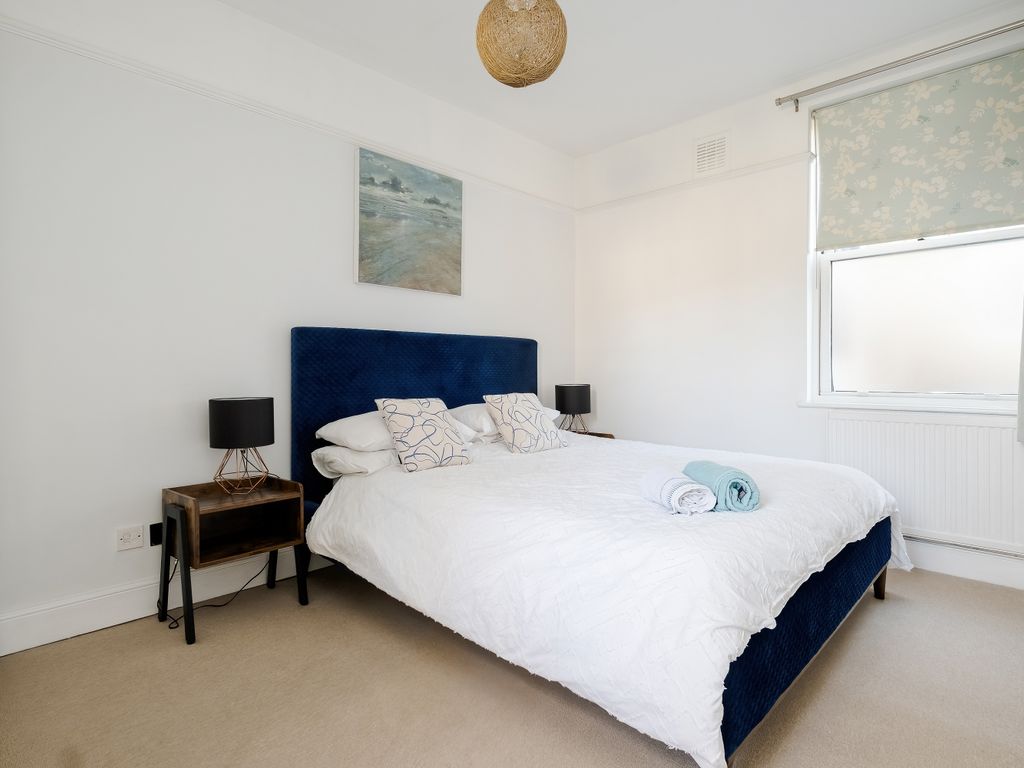 2 bed flat for sale in Highbury Park, London N5, £900,000