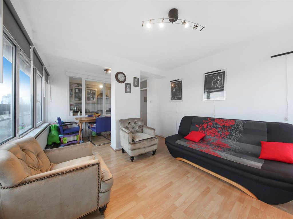 2 bed flat for sale in Durrington Tower, Wandsworth Road, London SW8, £275,000