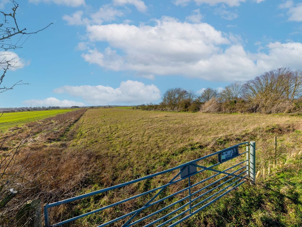 Land for sale in Chrishall Road, Fowlmere SG8, £15,000