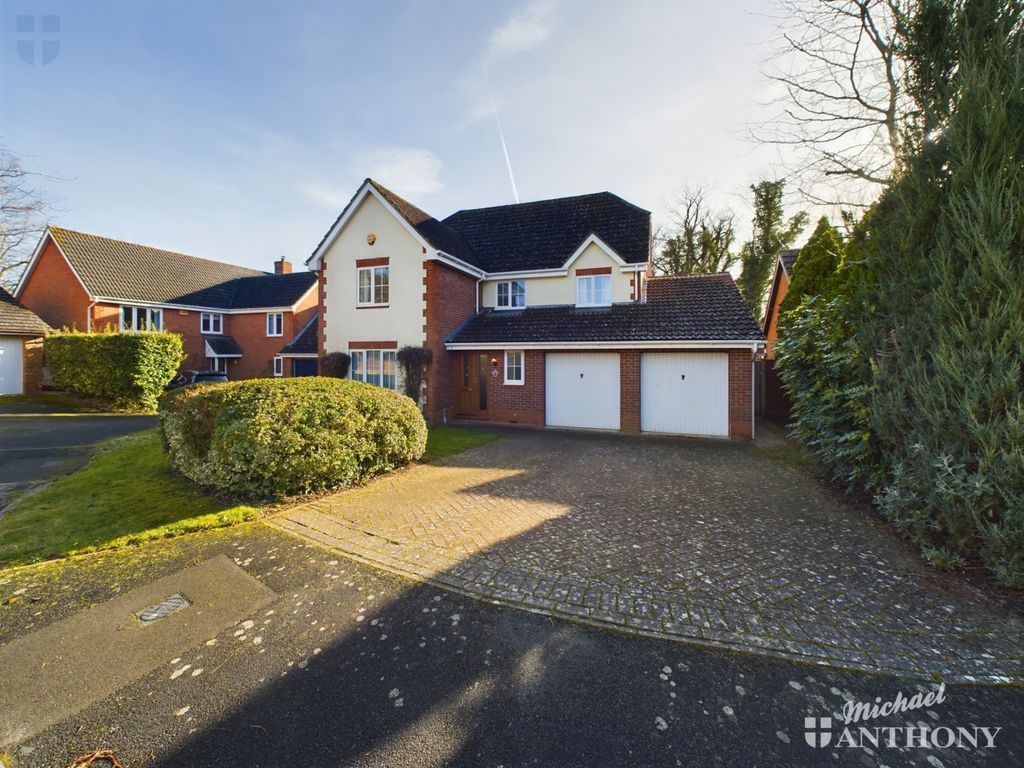 4 bed detached house for sale in Creslow Way, Stone, Aylesbury, Buckinghamshire HP17, £650,000