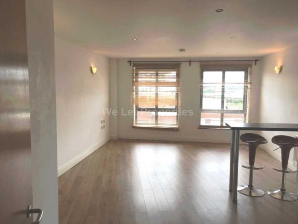 1 bed flat to rent in Lake House, Castlefield Locks M15, £900 pcm