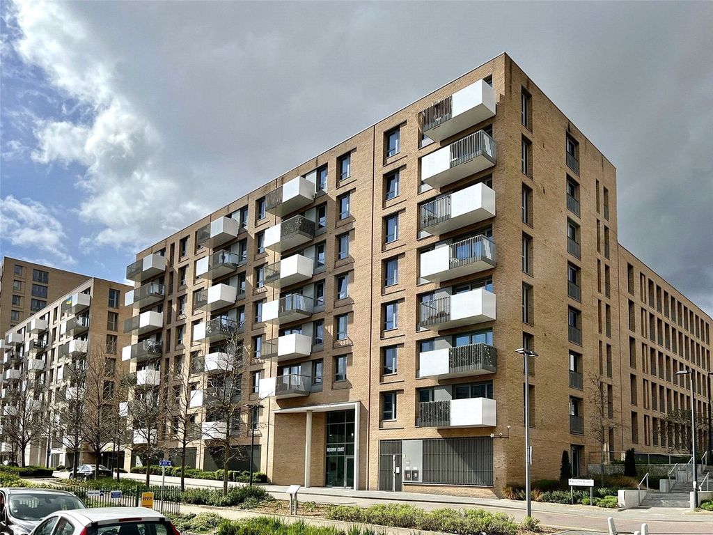 2 bed flat for sale in Booth Road, London E16, £650,000