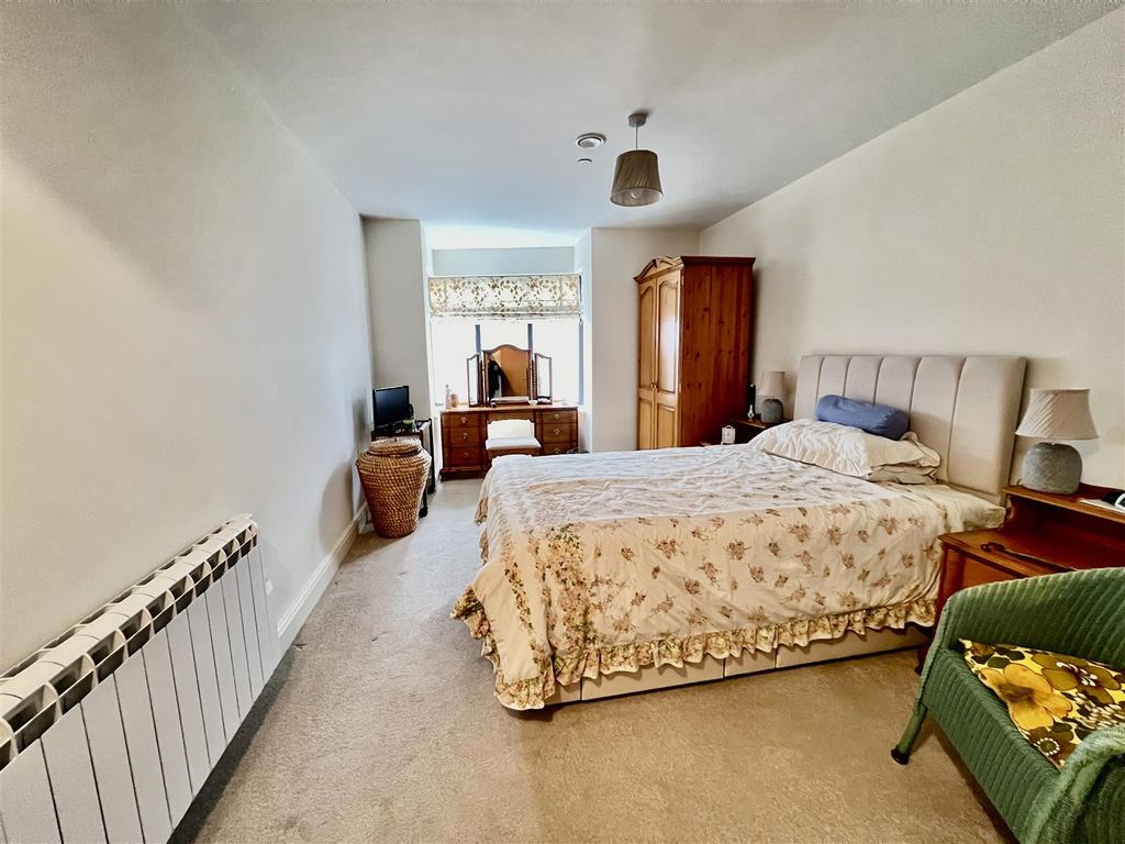 1 bed property for sale in Gloucester Road, Cheltenham GL51, £255,000