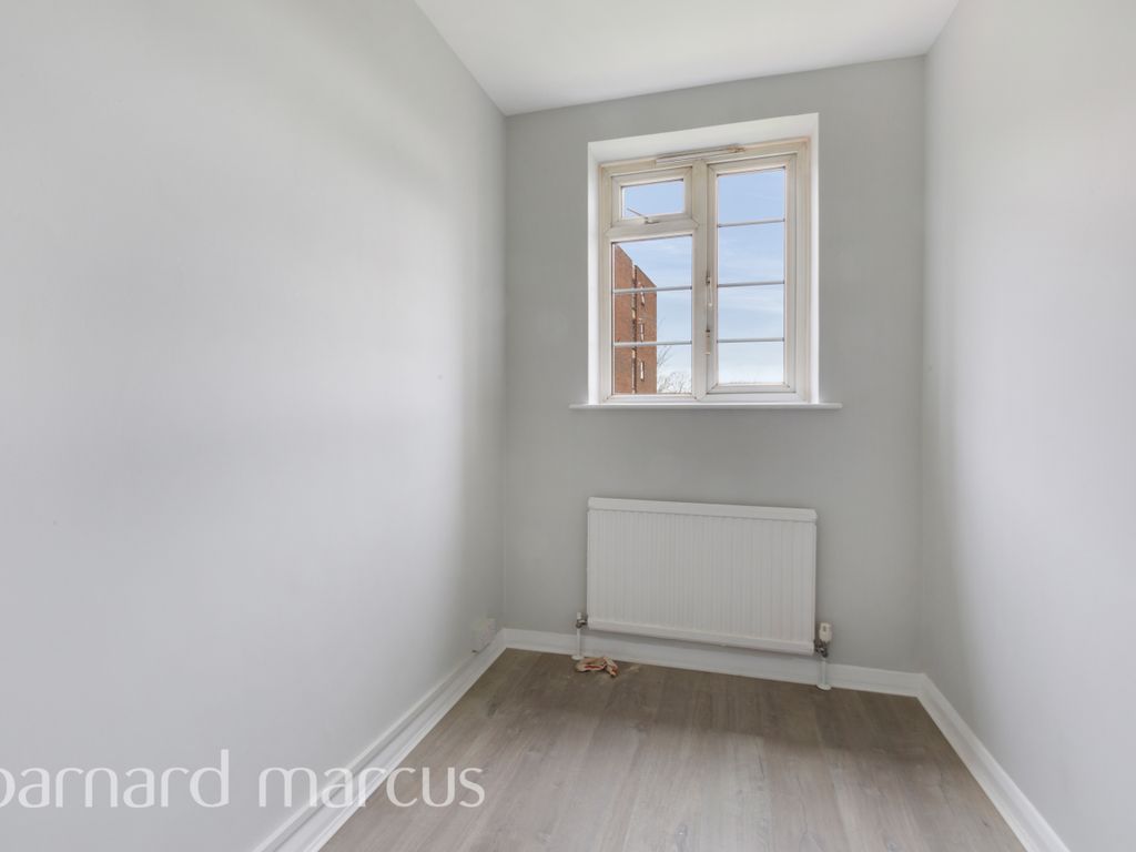 3 bed flat to rent in Glenbuck Road, Surbiton KT6, £2,300 pcm
