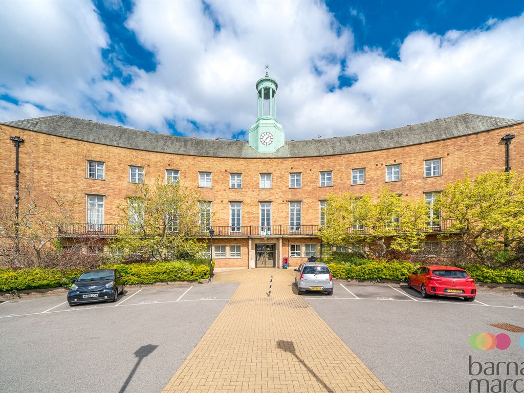 1 bed flat for sale in Constable Close, London N11, £335,000
