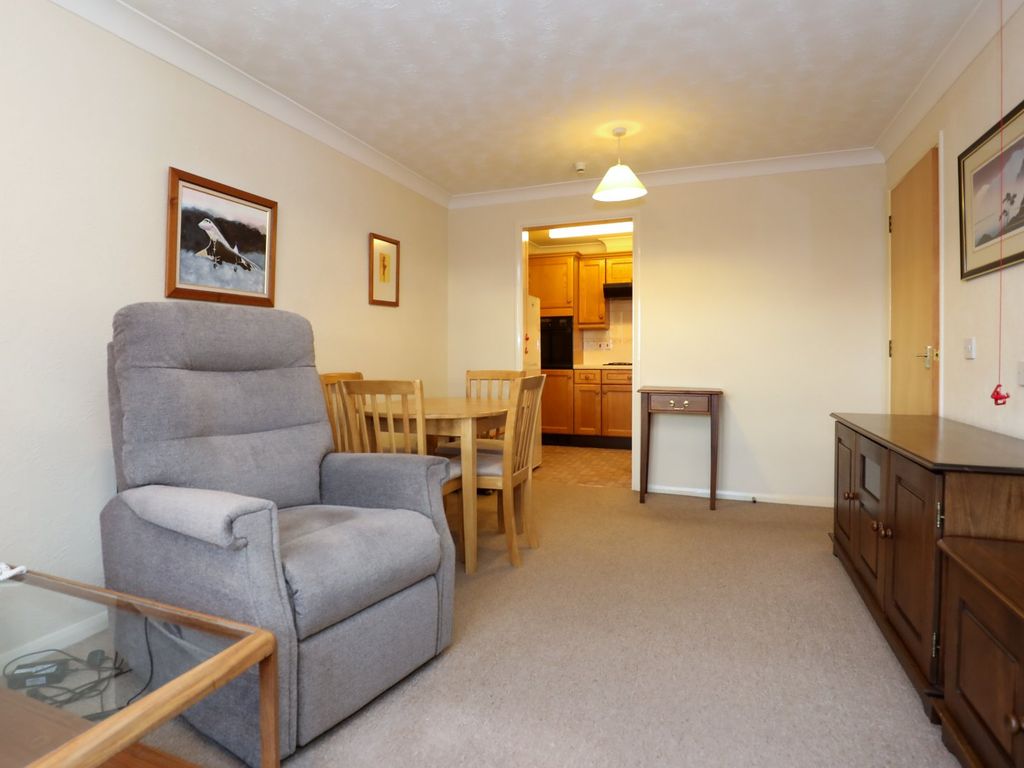 1 bed flat for sale in Ashdene Gardens, Kenilworth, Warwickshire CV8, £135,000