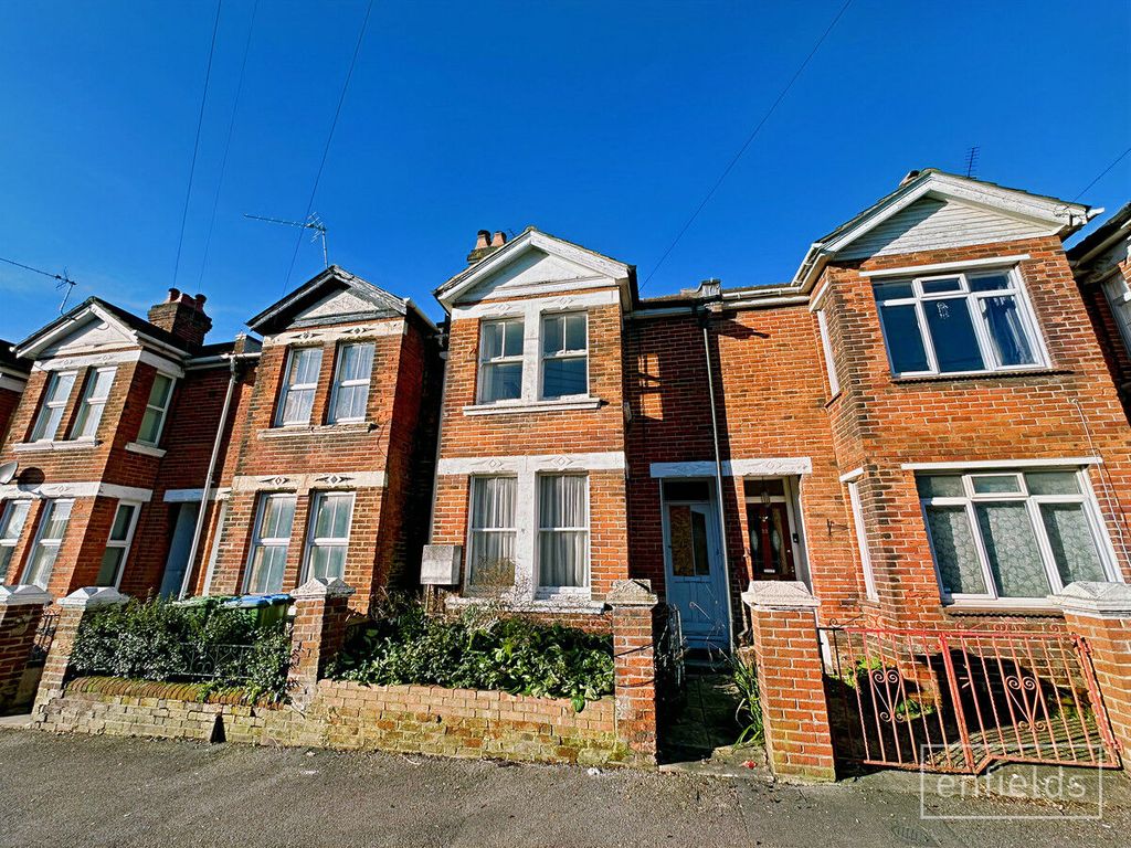 3 bed terraced house for sale in Malmesbury Road, Southampton SO15, £265,000