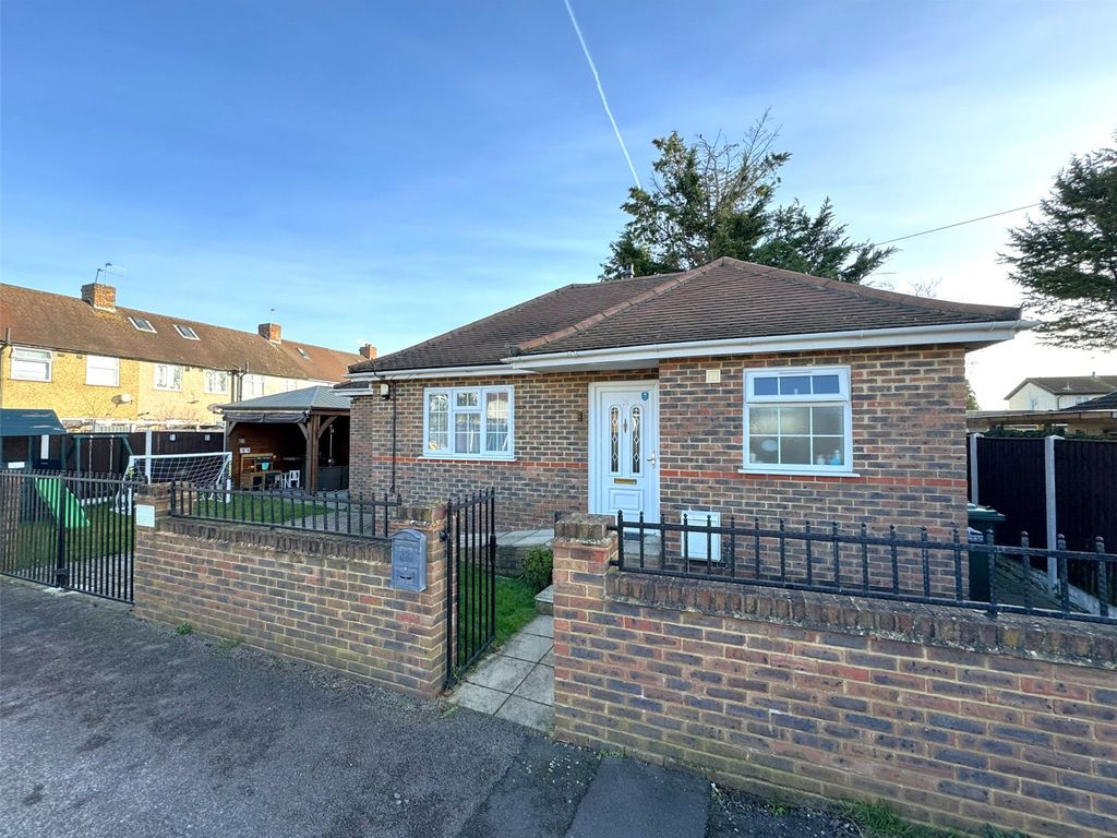 1 bed bungalow for sale in Stanwell, Surrey TW19, £350,000
