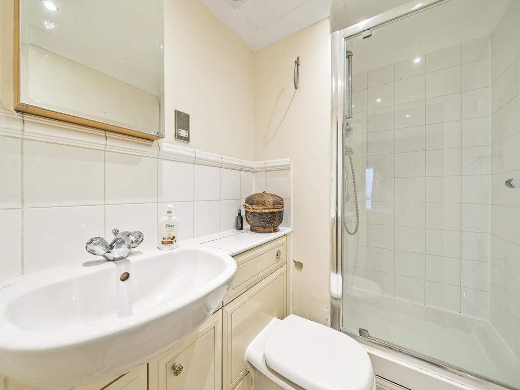 2 bed flat for sale in Essex Road, London N1, £750,000