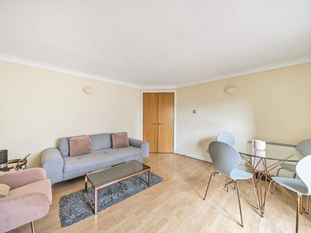 2 bed flat for sale in Essex Road, London N1, £750,000