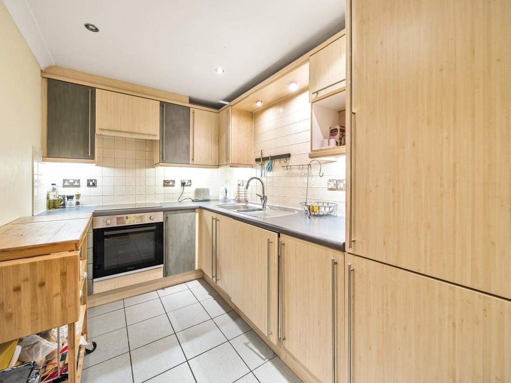 2 bed flat for sale in Essex Road, London N1, £750,000