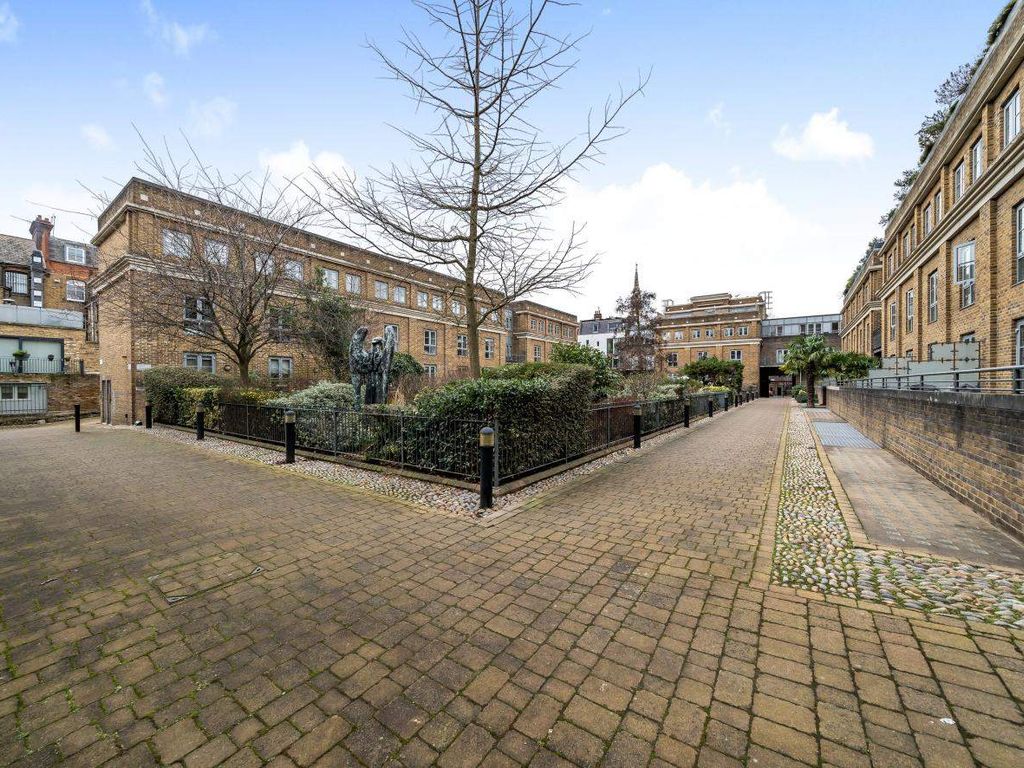 2 bed flat for sale in Essex Road, London N1, £750,000