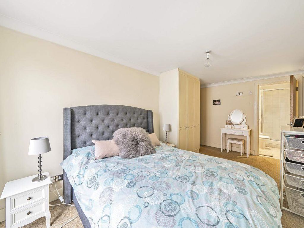 2 bed flat for sale in Essex Road, London N1, £750,000