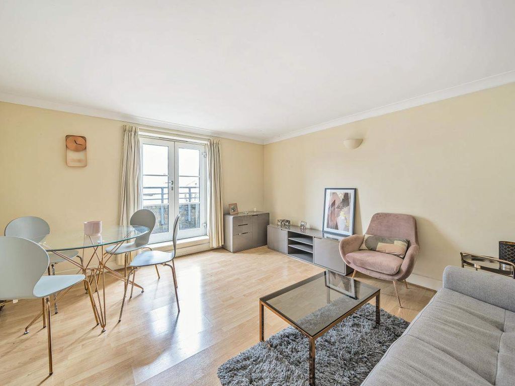 2 bed flat for sale in Essex Road, London N1, £750,000